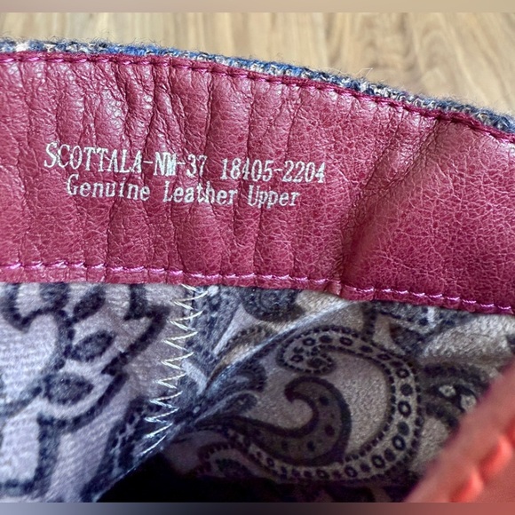 L’Artiste Scottala Boots Bordeaux Multi Blue Size 37/6.5-7 NWOB - Picture 8 of 9